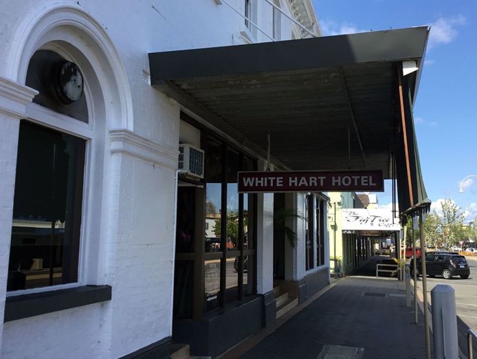 white-hart-hotel-well-maintained-country-hotel-3