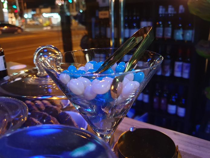 hydrant-bar-a-charming-and-stylish-local-retreat-3