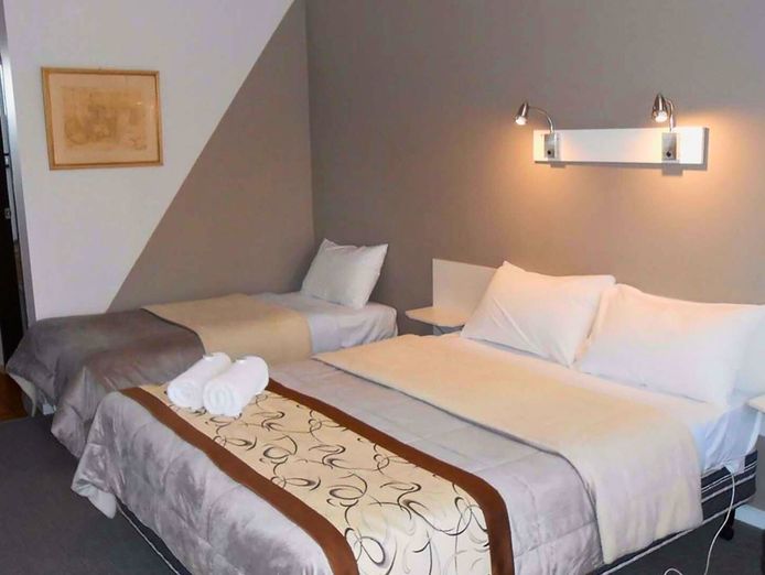 birch-motel-5