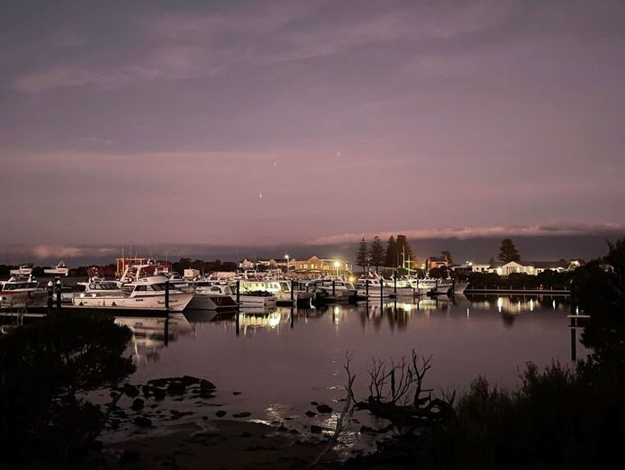 nestled-in-the-bustling-tourist-town-of-robe-harbour-view-motel-0