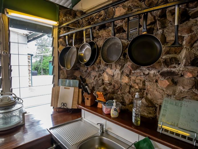 sapphire-caravan-amp-cabin-park-established-park-in-a-renowned-outback-tourism-r-7