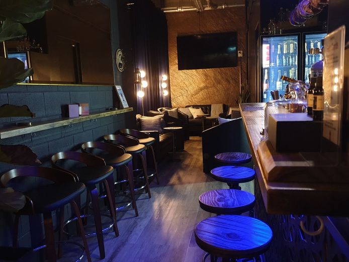 hydrant-bar-a-charming-and-stylish-local-retreat-4