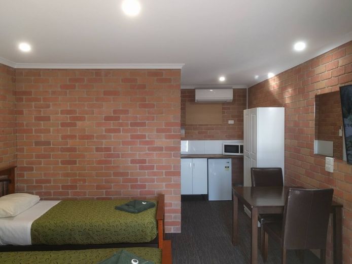 high-exposure-regional-motel-on-prime-western-highway-site-3