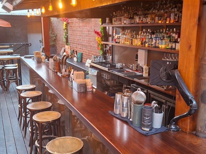 union-electric-a-cbd-laneway-cocktail-bar-and-rooftop-1