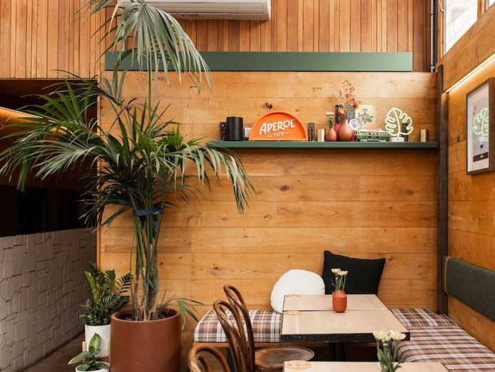 nixie-nox-the-smallest-pub-in-richmond-2