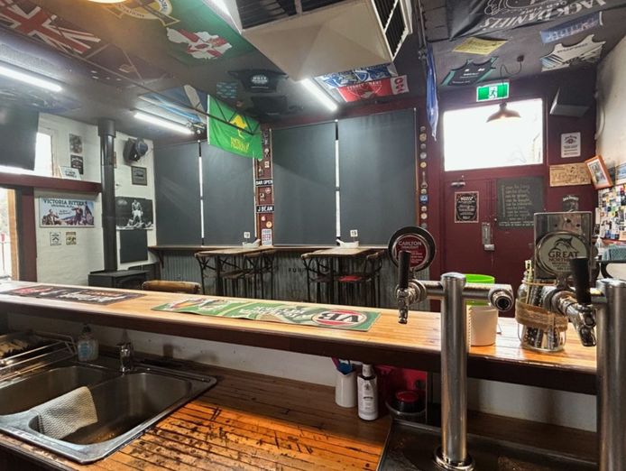 gladstone-hotel-dookie-established-country-hotel-opportunity-6