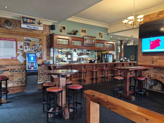 under-offer-star-hotel-rutherglen-4