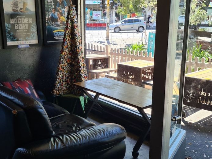 under-offer-iddy-biddy-bar-6