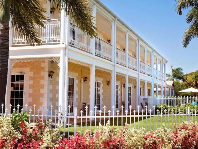 under-contract-white-lace-motor-inn-west-mackay-0