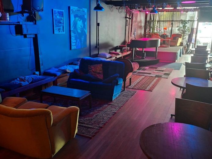 piano-on-high-a-piano-bar-with-a-late-night-licence-4