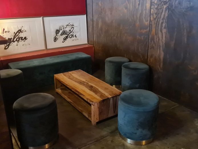 under-contract-glou-more-than-a-wine-bar-2