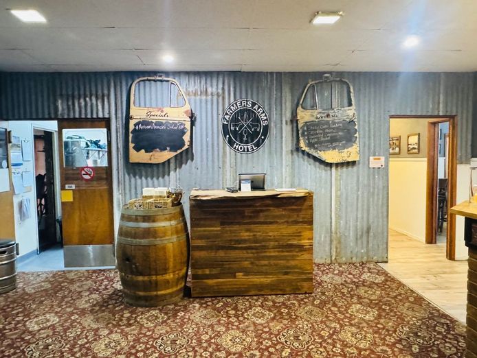 priced-reduced-the-farmers-arms-hotel-2