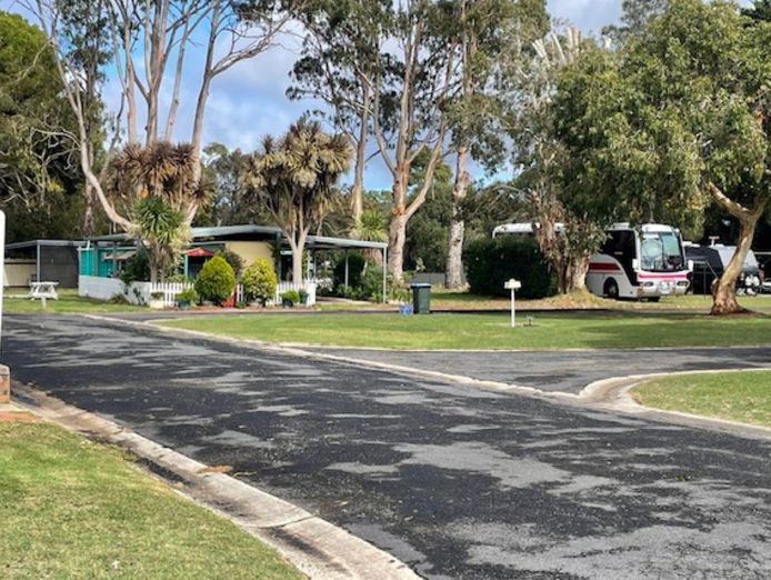 millicent-lakeside-caravan-park-amp-takeaway-1p6357-8