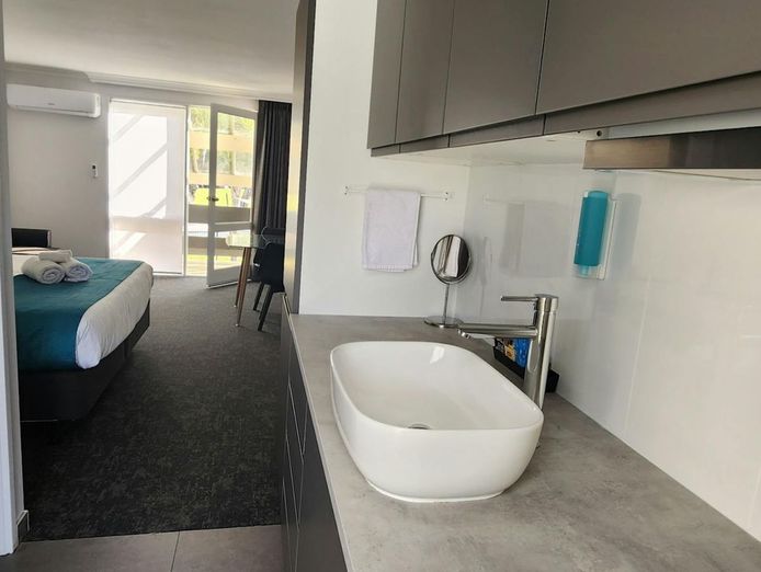 under-offer-barham-bridge-motor-inn-4