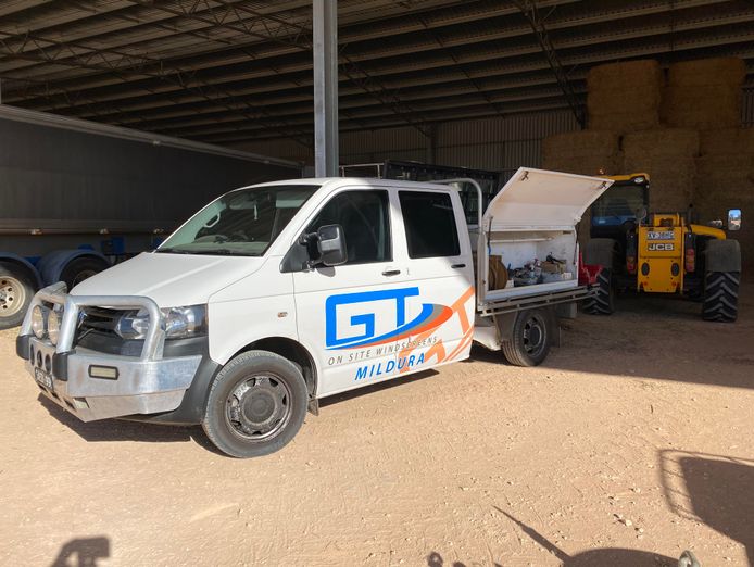 windscreen-replacements-repairs-1