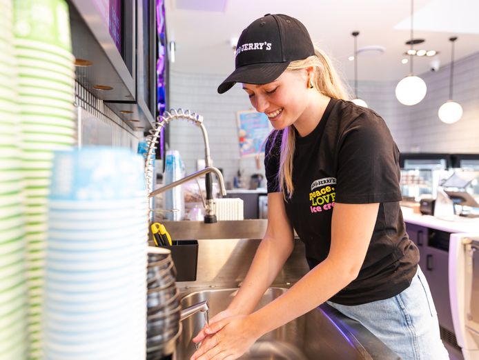 be-your-own-boss-with-ben-jerrys-scoop-shop-ice-cream-franchise-8