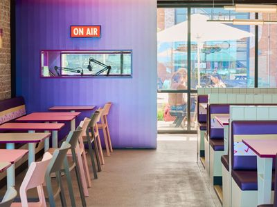 burger-restaurant-chain-dine-in-and-takeaway-7
