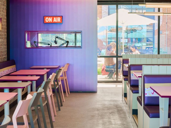 burger-cafe-food-franchise-online-dine-in-4