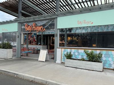 bettys-burgers-torquay-village-vic-existing-store-for-sale-0