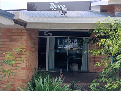 buy-two-fabulously-fitted-out-bars-for-the-price-of-one-7