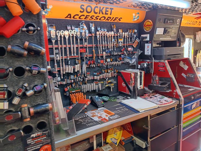 talk-tools-with-your-mates-during-a-short-week-with-this-mobile-tool-business-5