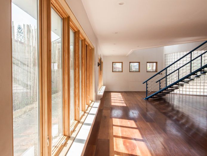 SUCCESSFUL FLOORING BUSINESS IN PREMIUM LOCATION Ref 2207003 in