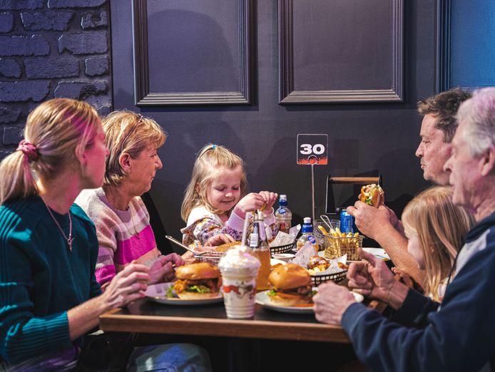 start-your-burger-empire-with-burger-urge-burpengary-east-store-opportunity-8