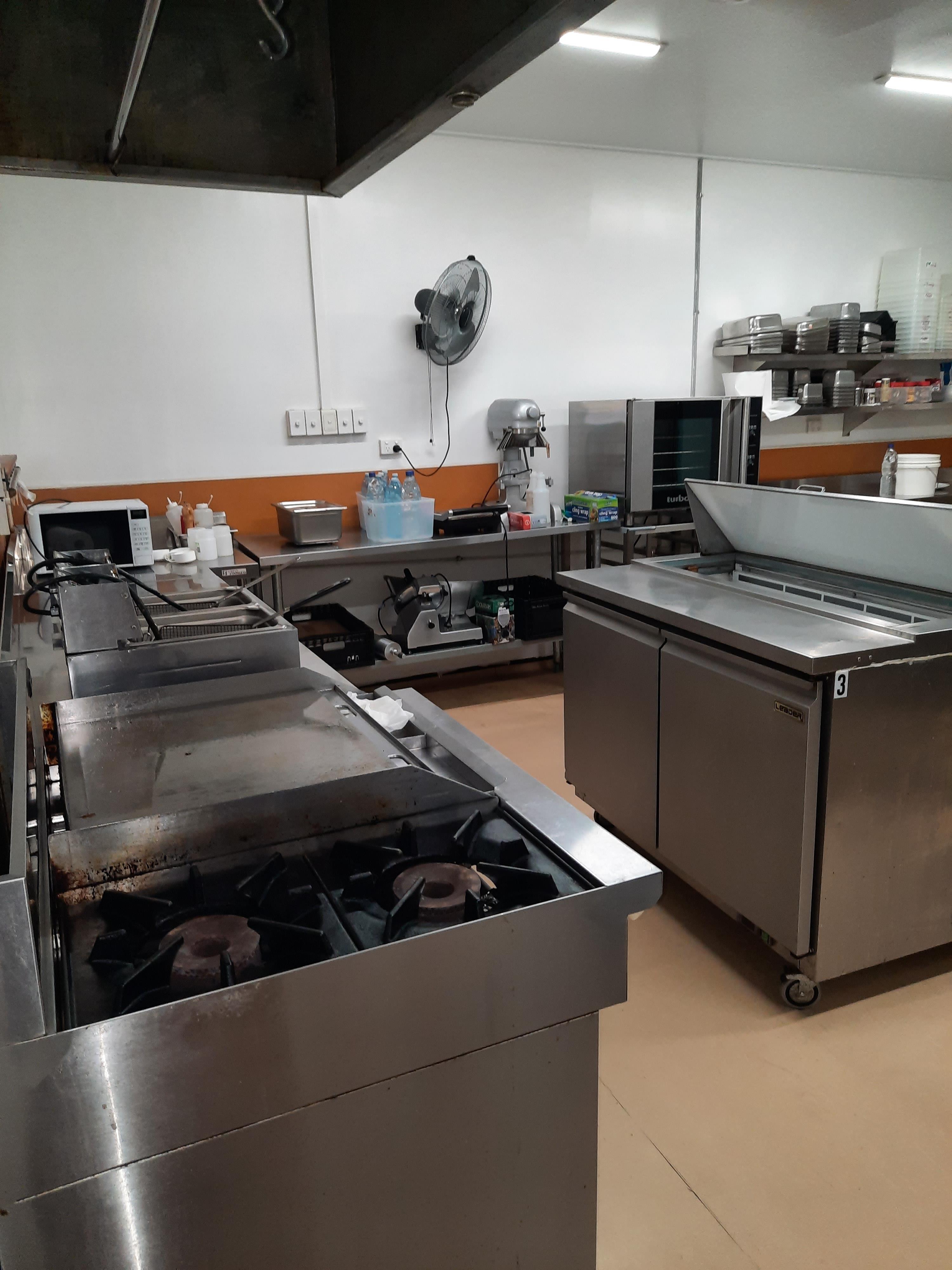 Cafe commercial building & all equipmment free hold for sale Airlie