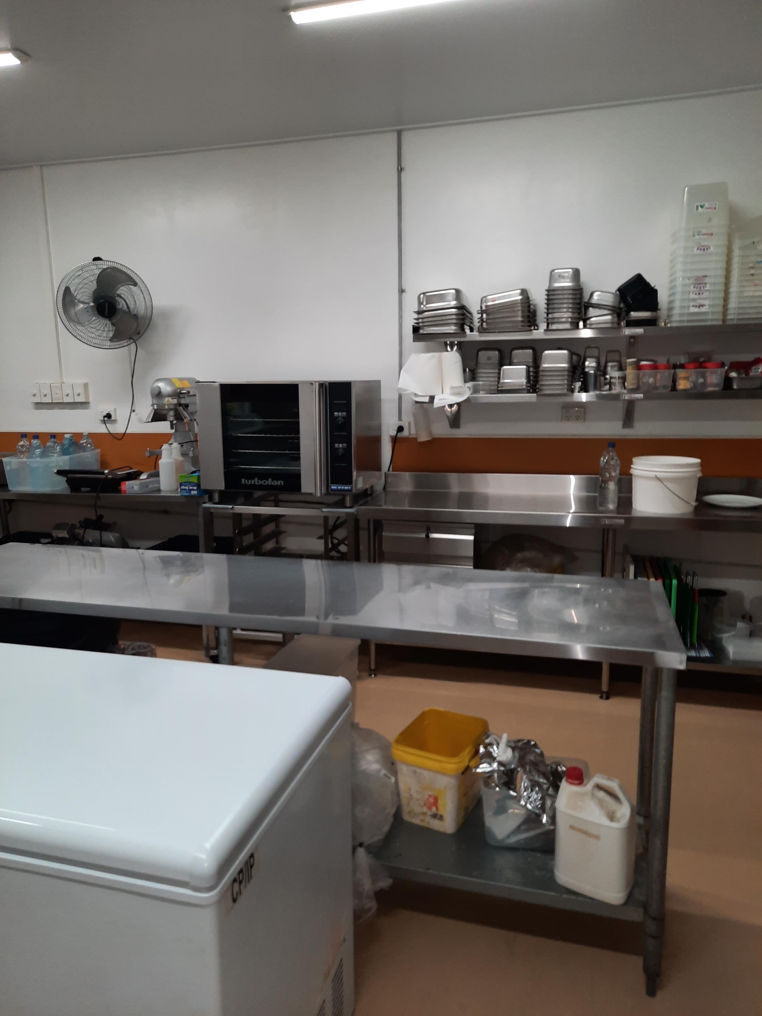Cafe commercial building & all equipmment free hold for sale Airlie