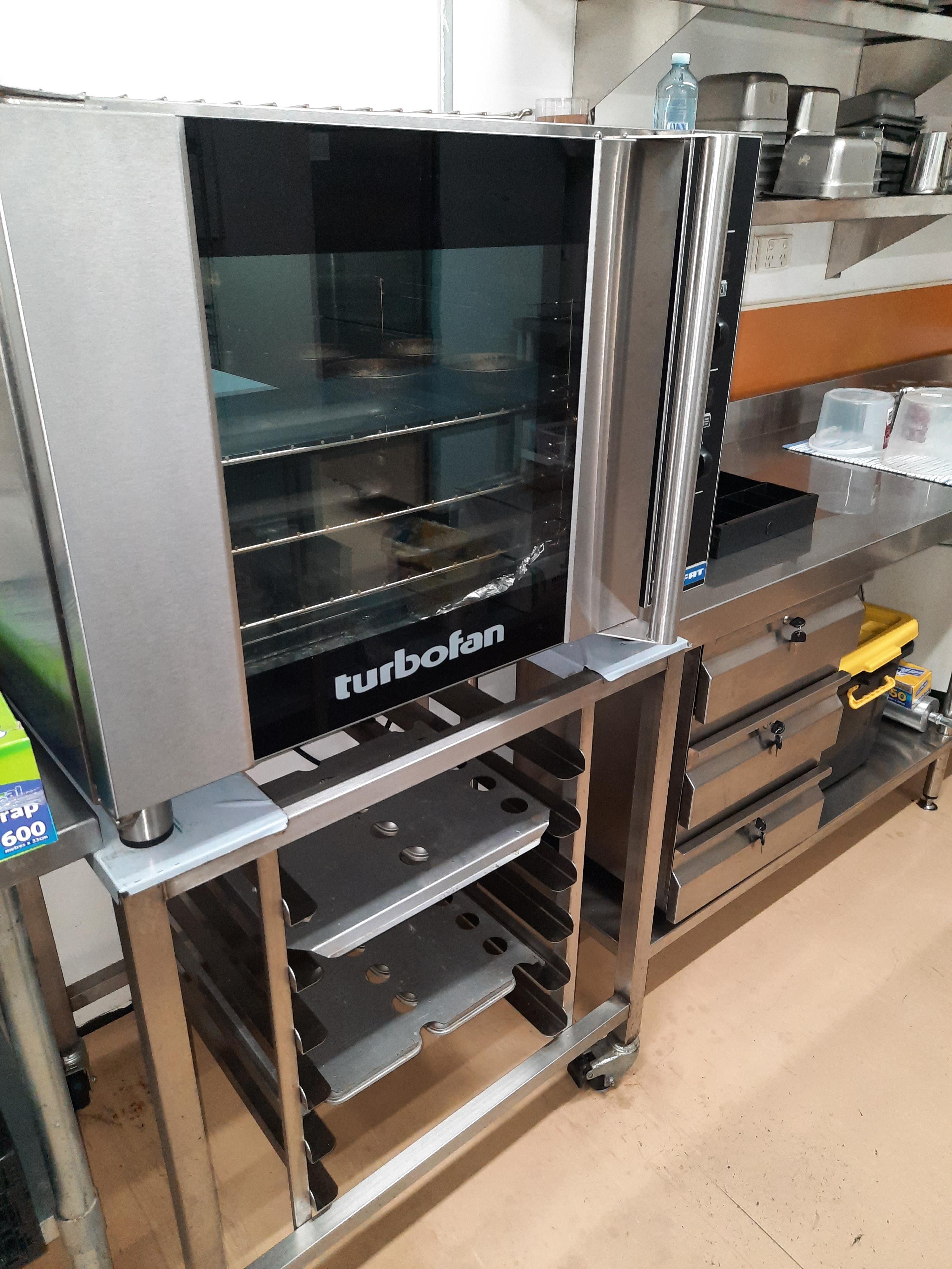 Cafe commercial building & all equipmment free hold for sale Airlie