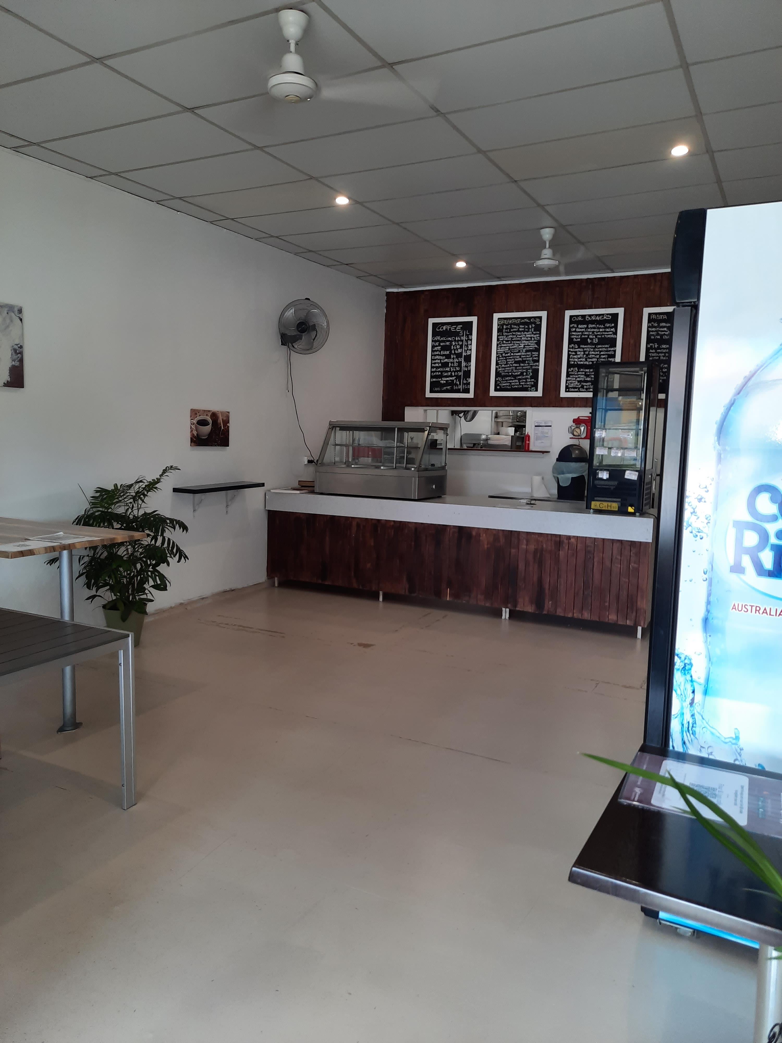 Cafe commercial building & all equipmment free hold for sale Airlie