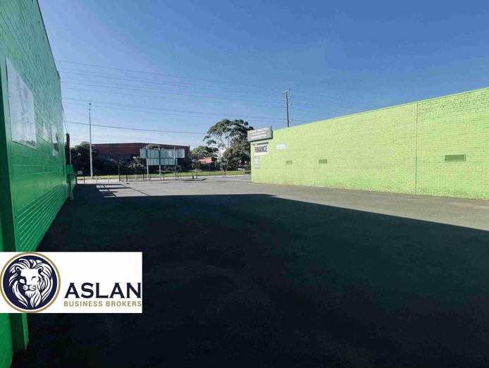 high-exposure-car-yard-for-lease-4