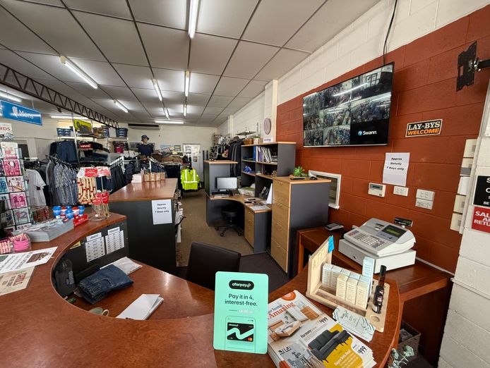 iconic-island-retail-business-island-style-8