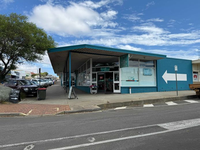 iconic-island-retail-business-island-style-0