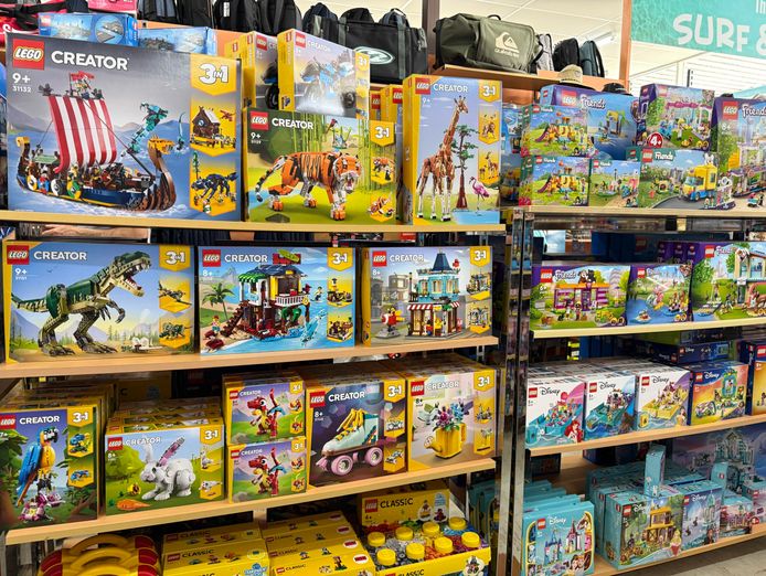 iconic-island-retail-business-island-style-6