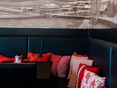 thriving-business-in-orange-kate-jones-one-nineteen-7