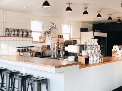 long-established-licensed-cafe-in-south-yarra-1
