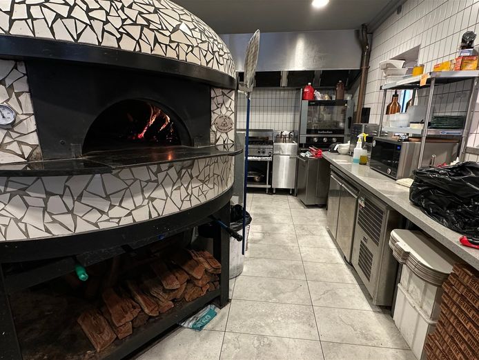 italian-pizzeria-pizza-restaurant-in-st-kilda-great-set-up-2