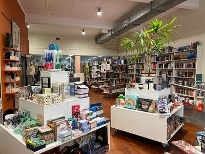 bookshop-for-sale-4