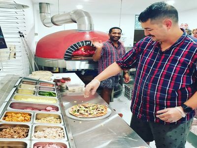 takeaway-woodfired-pizza-shop-4