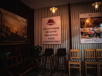 takeaway-woodfired-pizza-shop-1