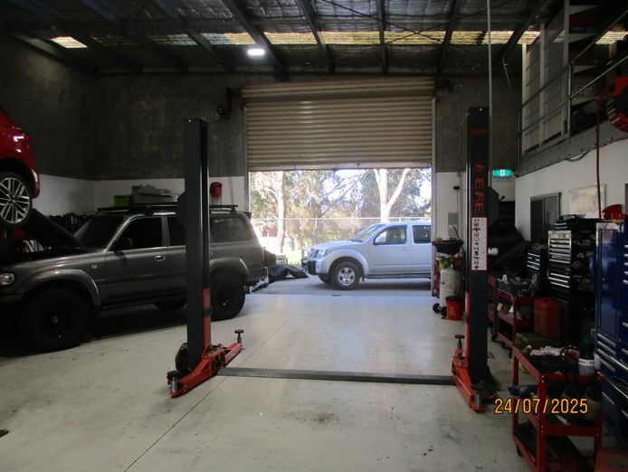 profitable-well-established-fully-equipped-automotive-service-repair-1