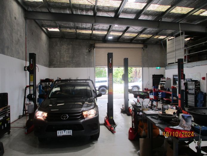 profitable-well-established-fully-equipped-automotive-service-repair-0