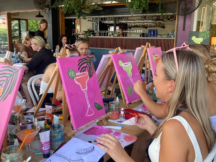 paint-n-sip-studio-cairns-chalk-cheese-paint-studio-5