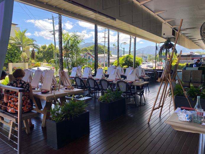 paint-n-sip-studio-cairns-chalk-cheese-paint-studio-8