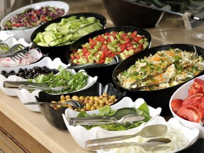catering-company-food-store-1