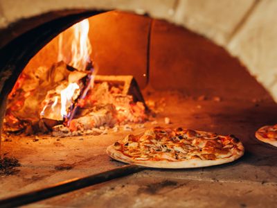 iconic-pizza-craft-beer-bar-venue-1