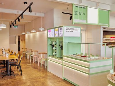 iconic-seafood-burger-yoghurt-amp-gelato-restaurant-1