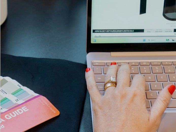 under-offer-established-e-commerce-business-with-more-than-1-5m-in-average-re-3