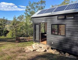 CUSTOM-BUILT OFF GRID TINY HOUSE FOR SALE – NSW